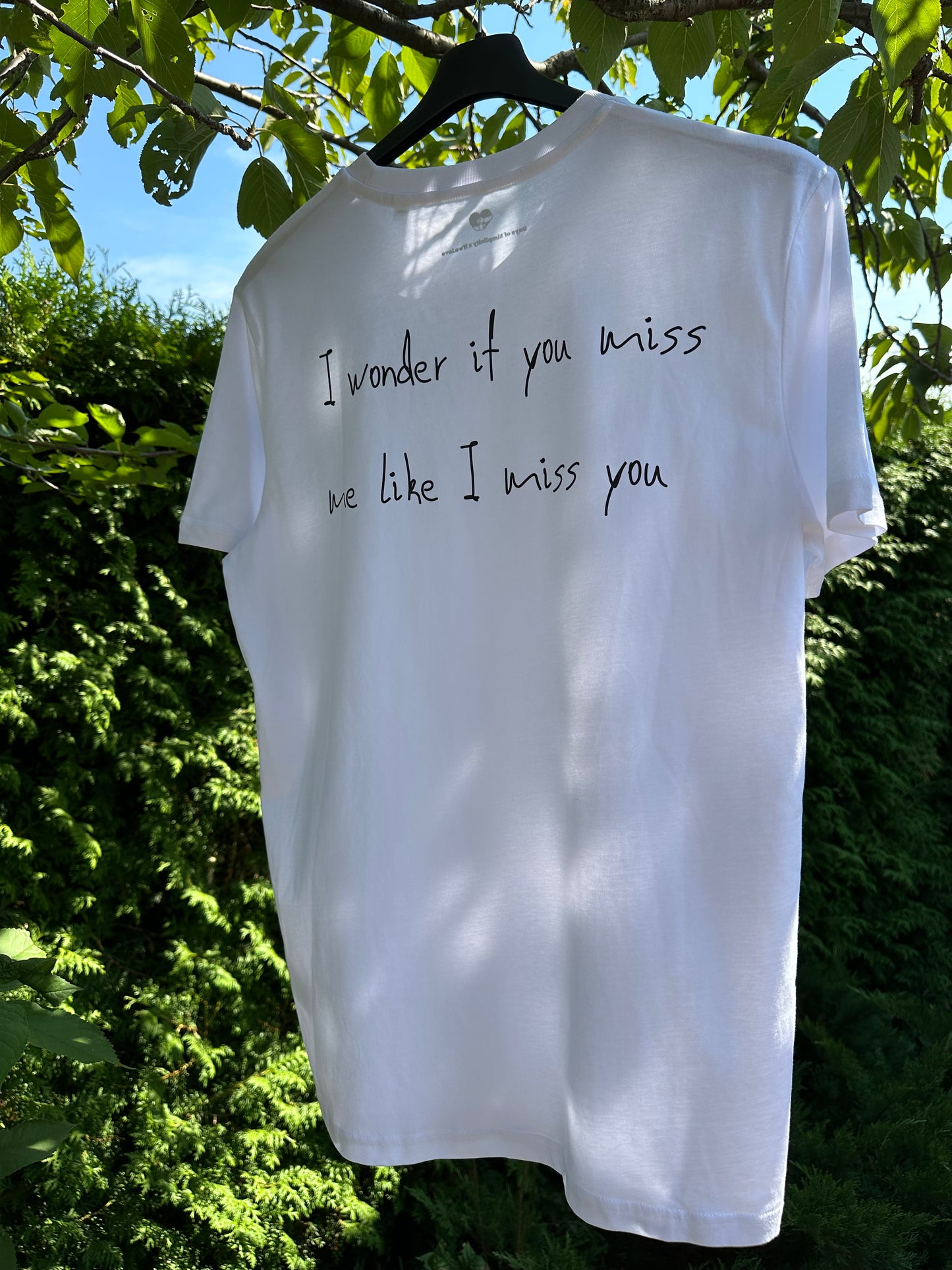I wonder if you miss me like I miss you - Unisex T-Shirt